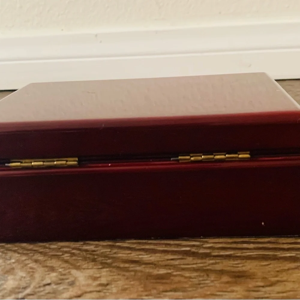 Jewelry box with a mirror